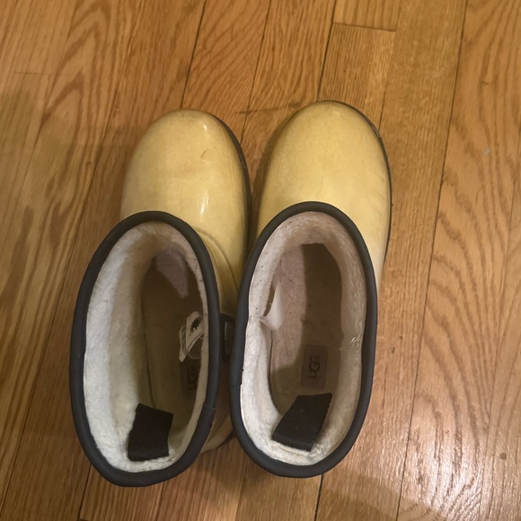 UGG Classic Clear Mini Boot - Picture 5 of 5